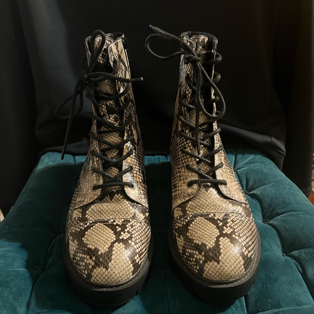 Chelsea & Violet Tan and Black Combat Boots